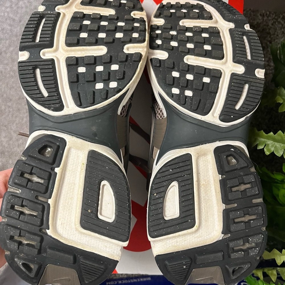 Barely worn Nike Brown and white sneakers - Picture 7 of 11